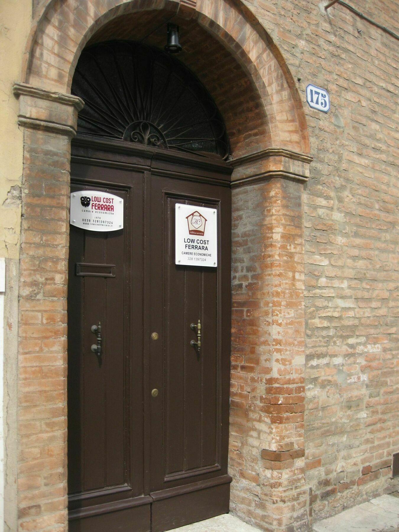 Low Cost Ferrara Luaran gambar