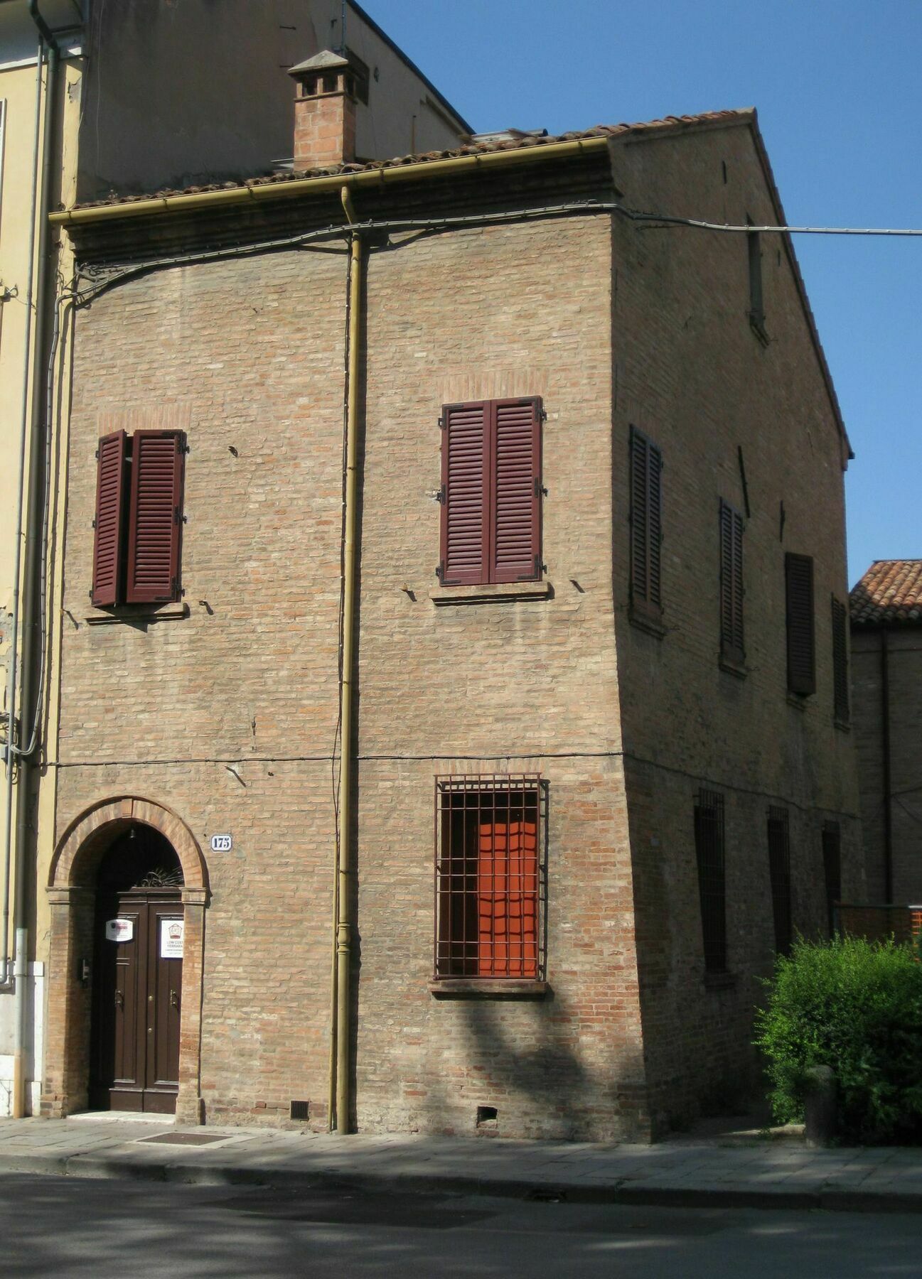 Low Cost Ferrara Luaran gambar